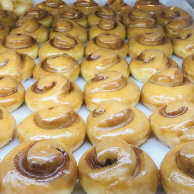 15 Mini Cinnamon Rolls.